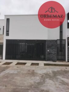 Casa en Venta 2, Fraccionamiento Lomas de Ixtacomitán 307 , 2da Sección, Tabasco