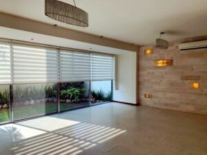 Casa en venta, Puerta Azul, Zona Country; Villahermosa, Tabasco. Vista interior, planta baja, ventanal