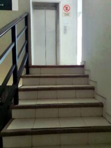 Edificio de oficinas en renta, Fraccionamiento Carrizales; Villahermosa, Tabasco. Escaleras