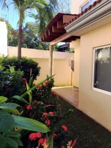 Casa en renta, privada Real de Tabasco, Villahermosa, Tabasco 2000. Vista exterior, terraza, jardín