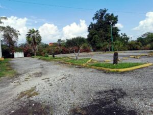 Salón en renta, ideal para oficinas o escuela, zona Country, Villahermosa, Tabasco. Exterior, estacionamiento