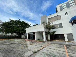 Edificio en renta, esquina Avenida Paseo Tabasco y Vía 2; Villahermosa