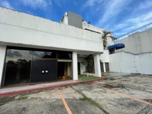 Edificio en renta, esquina Avenida Paseo Tabasco y Vía 2; Villahermosa