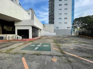 Edificio en renta, esquina Avenida Paseo Tabasco y Vía 2; Villahermosa