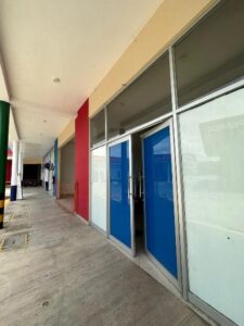 Locales en renta, Plaza San Carlos, colonia Samarkanda, Carretera Villahermosa-Comalcalco; Tabasco