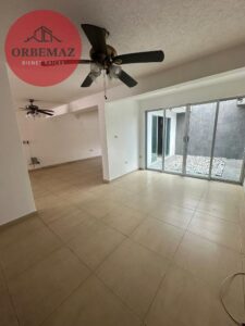 Casa en venta, fraccionamiento Las Palmas, Calle 9 Casa 8, Tabasco 2000; Villahermosa